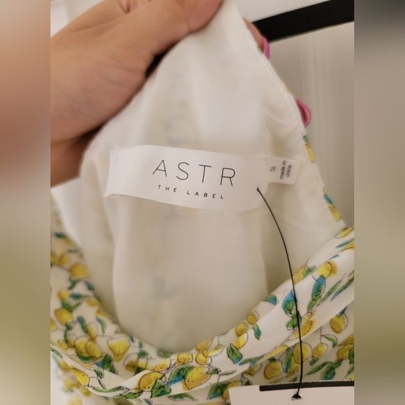 Astr The Label Lemon Print Tank NWT - Picture 9 of 10